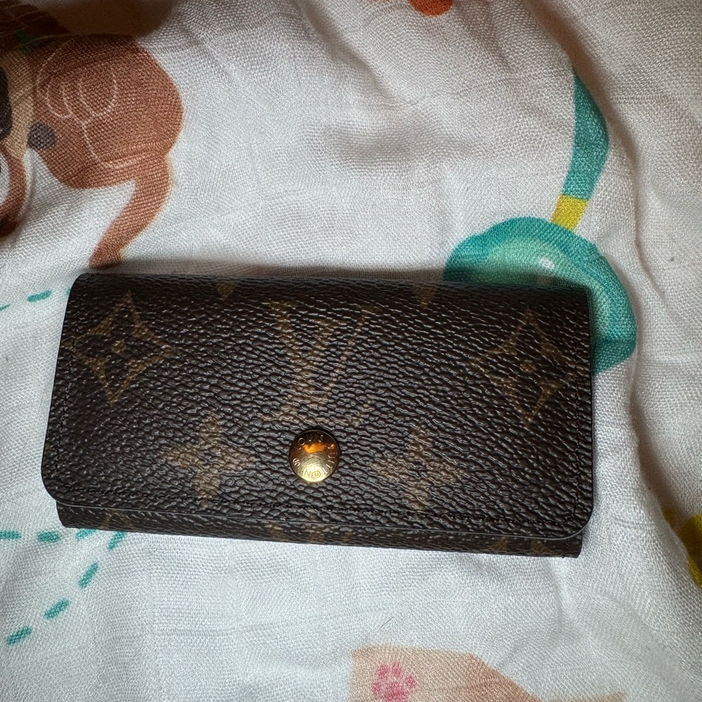 Louis Vuitton 4 ring key holder